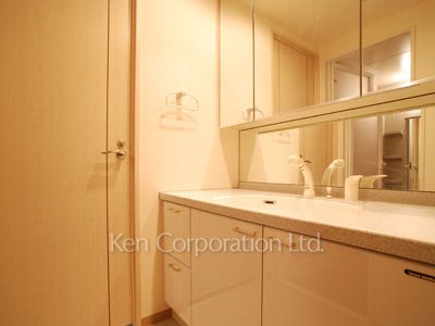Powder Room ※Photo of the same layout on 13 floor. Decoration and fixture may differ.