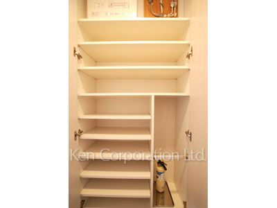 Closet ※Photo of the same layout on 13 floor. Decoration and fixture may differ.