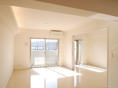 Living-Dining ※Photo of the same layout on 5 floor. Decoration and fixture may differ.