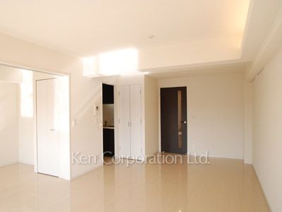 Living-Dining ※Photo of the same layout on 5 floor. Decoration and fixture may differ.