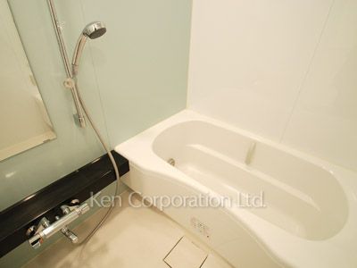 Bath ※Photo of the same layout on 5 floor. Decoration and fixture may differ.