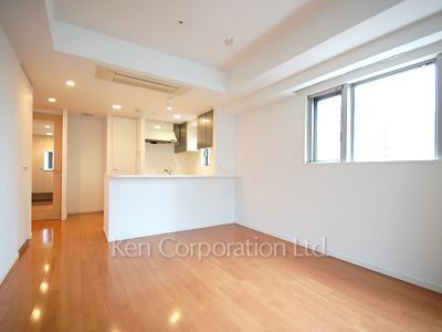 Living-Dining ※Photo of the same layout on 12 floor. Decoration and fixture may differ.