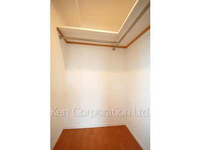 Walk-In Closet ※Photo of the same layout on 12 floor. Decoration and fixture may differ.