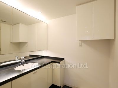 Powder Room ※Photo of the same layout on 3 floor. Decoration and fixture may differ.
