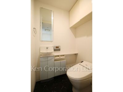 Lavatory ※Photo of the same layout on 3 floor. Decoration and fixture may differ.
