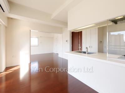 Living-Dining ※Photo of the same layout on 10 floor. Decoration and fixture may differ.