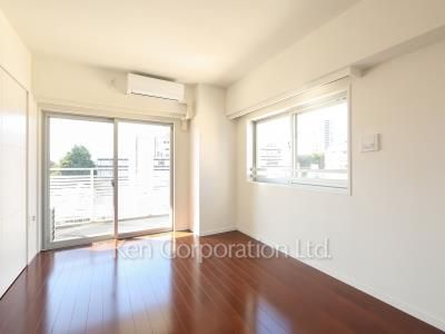 Bedroom ※Photo of the same layout on 10 floor. Decoration and fixture may differ.