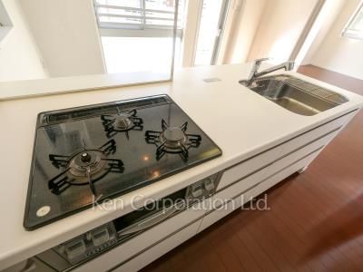 Kitchen ※Photo of the same layout on 10 floor. Decoration and fixture may differ.