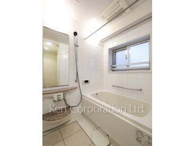 Bath ※Photo of the same layout on 10 floor. Decoration and fixture may differ.