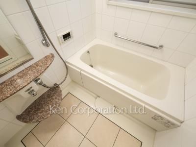 Bath ※Photo of the same layout on 10 floor. Decoration and fixture may differ.