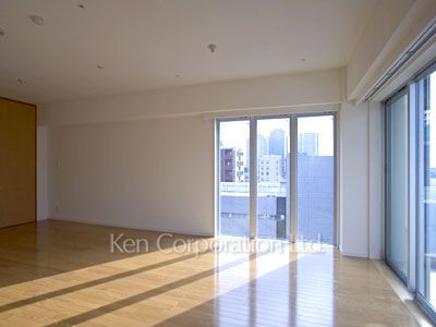 Living-Dining ※Photo of the same layout on 11 floor. Decoration and fixture may differ.