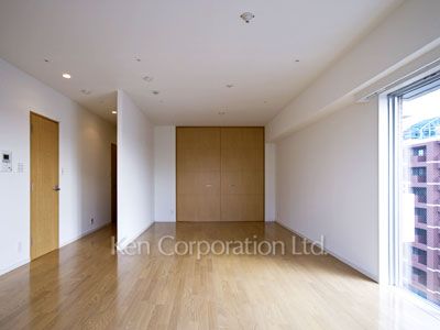 Living-Dining ※Photo of the same layout on 11 floor. Decoration and fixture may differ.