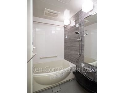Bath ※Photo of the same layout on 11 floor. Decoration and fixture may differ.