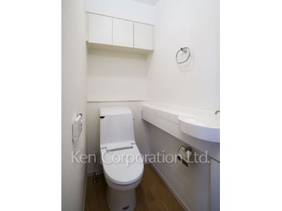 Lavatory ※Photo of the same layout on 11 floor. Decoration and fixture may differ.