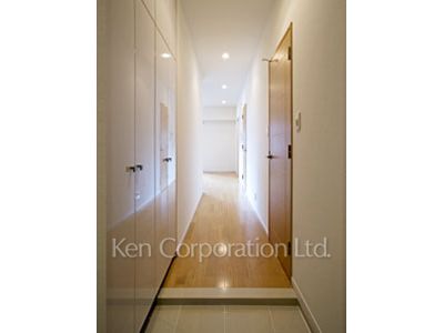 Entrance ※Photo of the same layout on 11 floor. Decoration and fixture may differ.