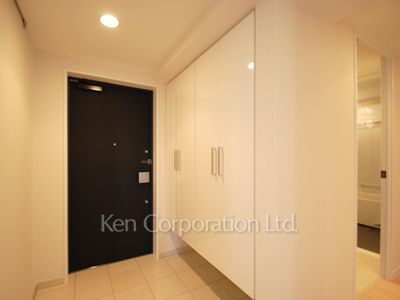 Entrance ※Photo of the same layout on 6 floor. Decoration and fixture may differ.
