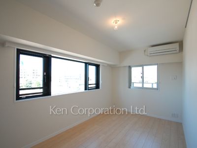 Bedroom ※Photo of the same layout on 6 floor. Decoration and fixture may differ.