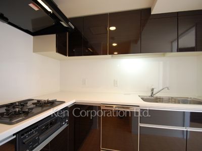 Kitchen ※Photo of the same layout on 6 floor. Decoration and fixture may differ.