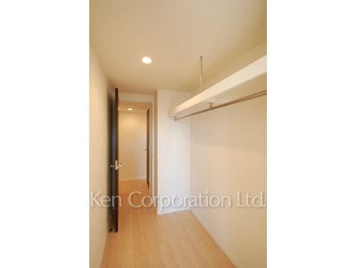Walk-In Closet ※Photo of the same layout on 6 floor. Decoration and fixture may differ.