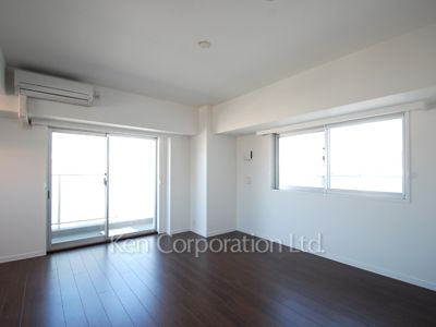 Living-Dining ※Photo of the same layout on 9 floor. Decoration and fixture may differ.