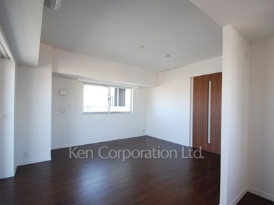 Living-Dining ※Photo of the same layout on 9 floor. Decoration and fixture may differ.