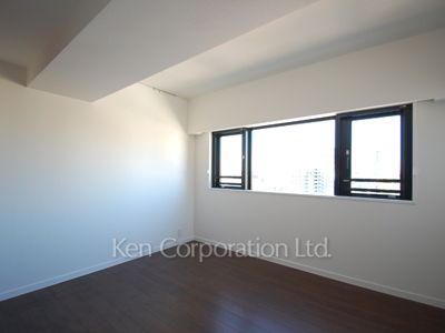 Bedroom ※Photo of the same layout on 9 floor. Decoration and fixture may differ.