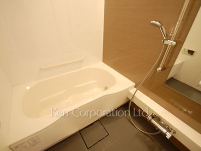 Bath ※Photo of the same layout on 9 floor. Decoration and fixture may differ.