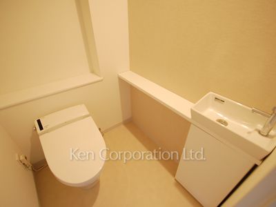 Lavatory ※Photo of the same layout on 9 floor. Decoration and fixture may differ.