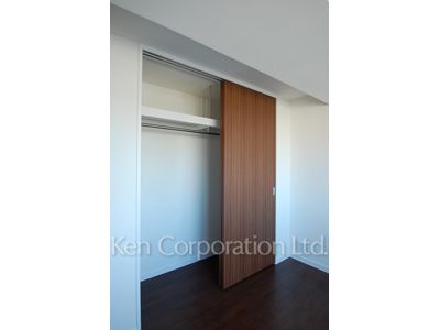Closet ※Photo of the same layout on 9 floor. Decoration and fixture may differ.
