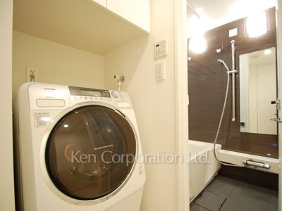 Powder Room ※Photo of the same layout on 10 floor. Decoration and fixture may differ.