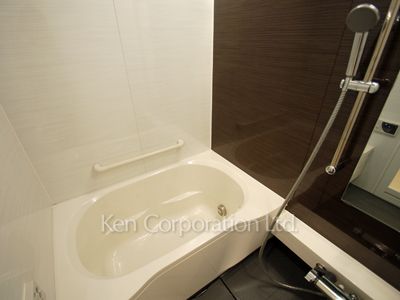 Bath ※Photo of the same layout on 10 floor. Decoration and fixture may differ.