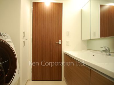 Powder Room ※Photo of the same layout on 10 floor. Decoration and fixture may differ.