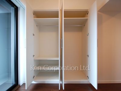 Closet ※Photo of the same layout on 10 floor. Decoration and fixture may differ.