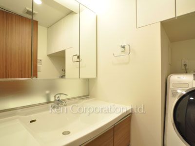 Powder Room ※Photo of the same layout on 8 floor. Decoration and fixture may differ.