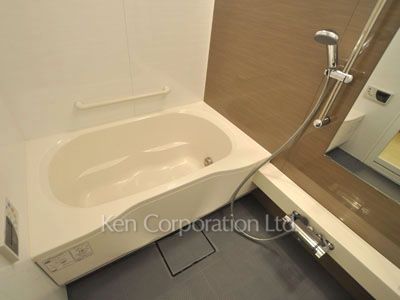 Bath ※Photo of the same layout on 8 floor. Decoration and fixture may differ.