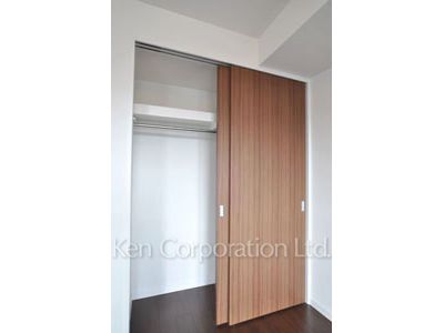 Closet ※Photo of the same layout on 8 floor. Decoration and fixture may differ.
