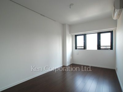 Bedroom ※Photo of the same layout on 9 floor. Decoration and fixture may differ.