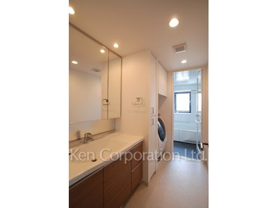 Powder Room ※Photo of the same layout on 9 floor. Decoration and fixture may differ.