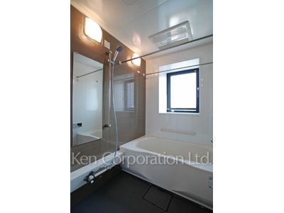 Bath ※Photo of the same layout on 9 floor. Decoration and fixture may differ.