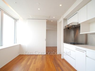 Living-Dining ※Photo of the same layout on 29 floor. Decoration and fixture may differ.