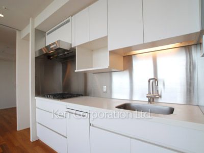 Kitchen ※Photo of the same layout on 29 floor. Decoration and fixture may differ.