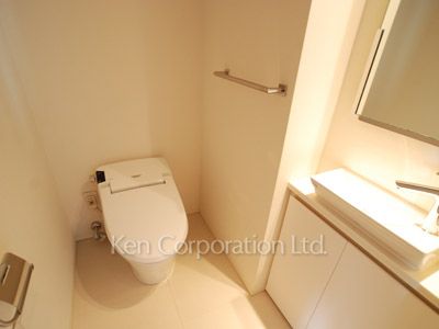Lavatory ※Photo of the same layout on 29 floor. Decoration and fixture may differ.