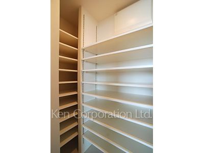 Shoes Closet ※Photo of the same layout on 29 floor. Decoration and fixture may differ.