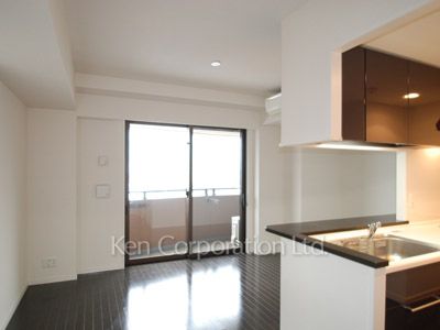 Living-Dining ※Photo of the same layout on 4 floor. Decoration and fixture may differ.