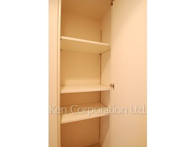 Shoes Closet ※Photo of the same layout on 4 floor. Decoration and fixture may differ.