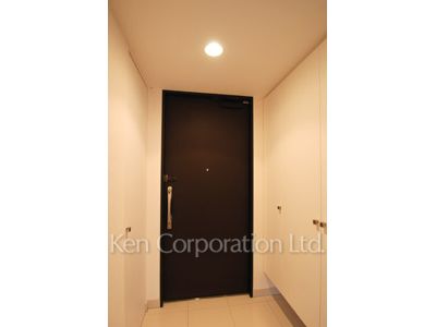 Entrance ※Photo of the same layout on 4 floor. Decoration and fixture may differ.