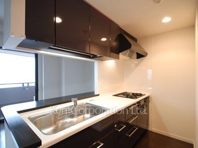 Kitchen ※Photo of the same layout on 4 floor. Decoration and fixture may differ.