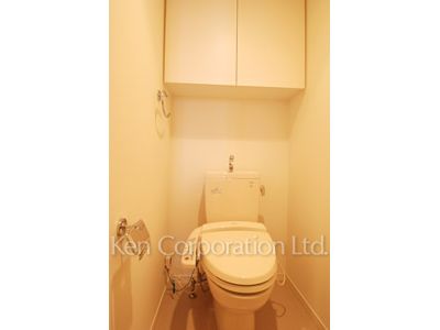 Lavatory ※Photo of the same layout on 4 floor. Decoration and fixture may differ.