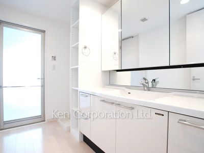 Powder Room ※Photo of the same layout on 21 floor. Decoration and fixture may differ.