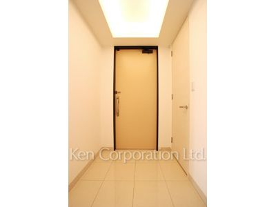 Entrance ※Photo of the same layout on 21 floor. Decoration and fixture may differ.
